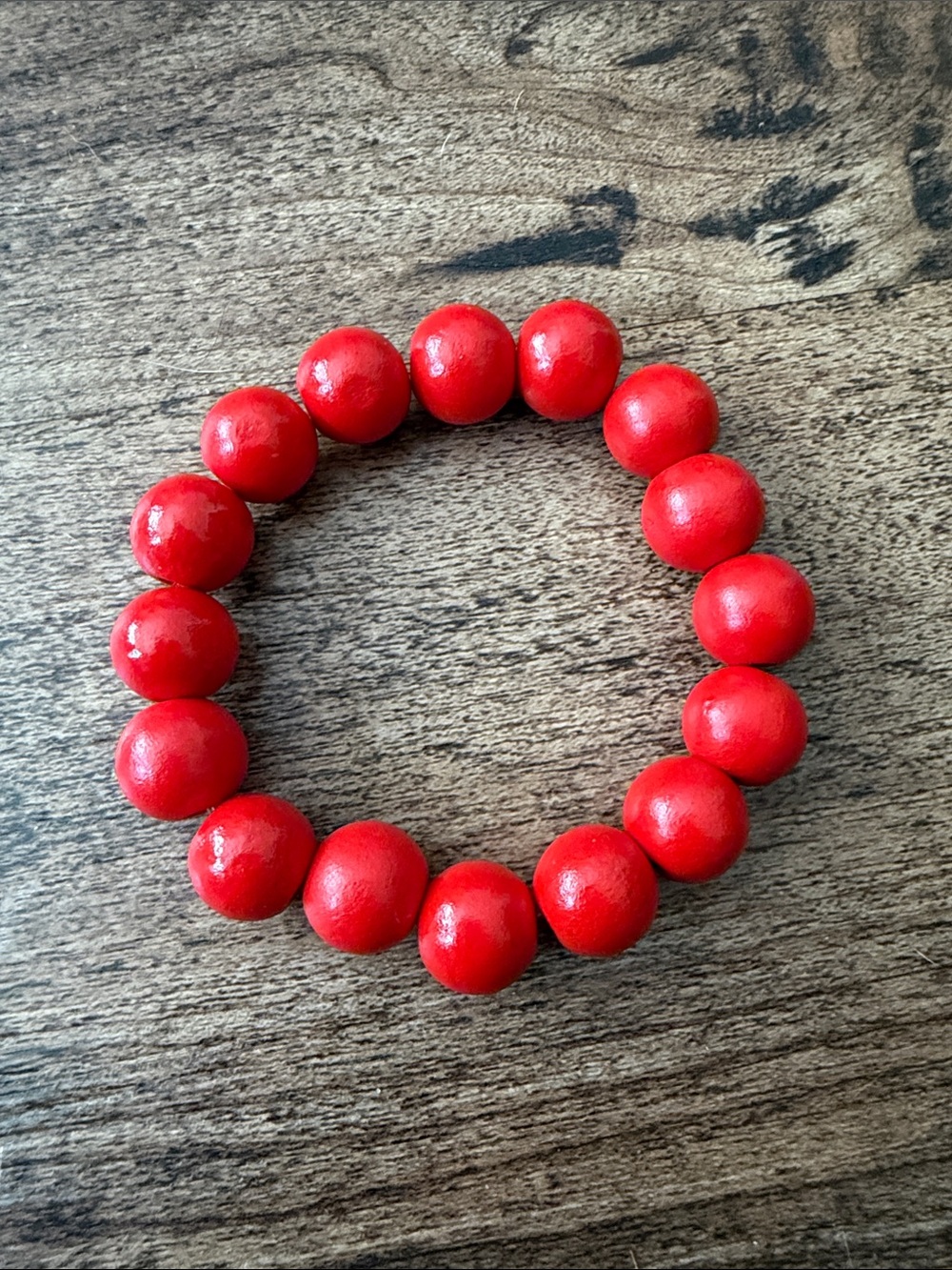 Red Beaded Wood Stretch Bracelet 🆕 - Picture 2 of 3